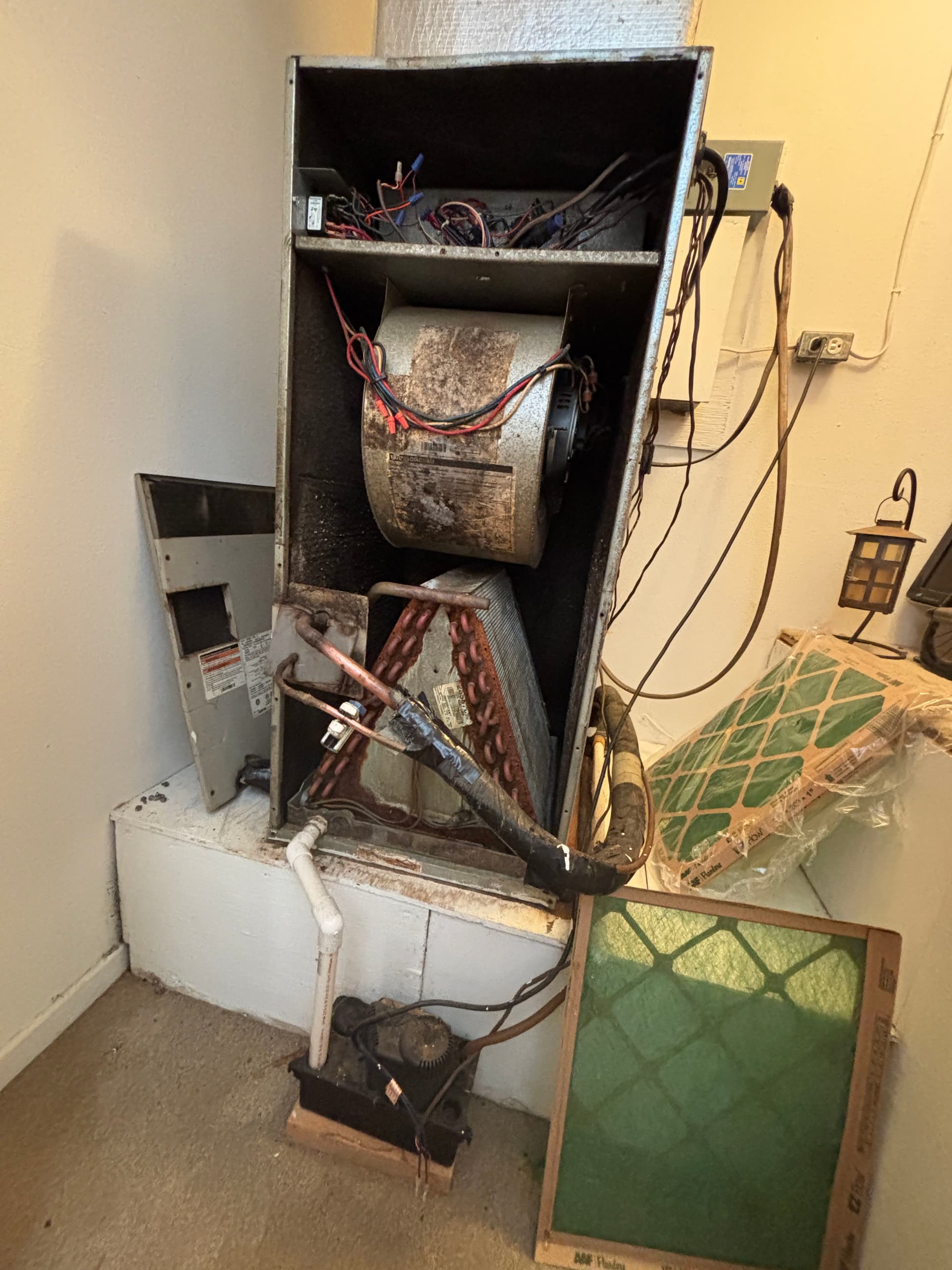This Old AC Unit Just Needed a Proper Deep Clean image